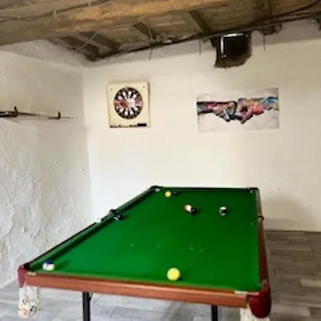 Vakantiehuis 3bed House- Sleeps 6 - Pool Garden Pets Parking