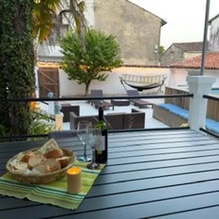 3bed House- Sleeps 6 - Pool Garden Pets Parking Vakantiehuis