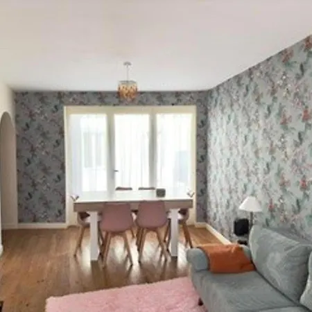 3bed House- Sleeps 6 - Pool Garden Pets Parking Vakantiehuis Beauvais-sur-Matha