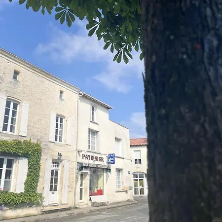 3bed House- Sleeps 6 - Pool Garden Pets Parking Vakantiehuis