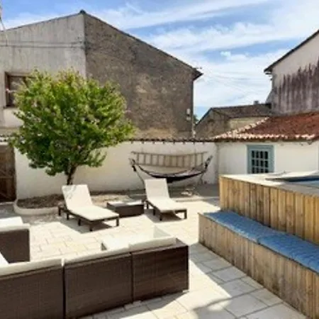 Vakantiehuis 3bed House- Sleeps 6 - Pool Garden Pets Parking Beauvais-sur-Matha