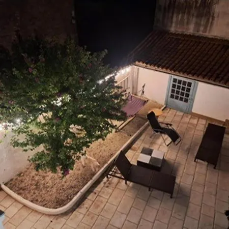 Vakantiehuis 3bed House- Sleeps 6 - Pool Garden Pets Parking *